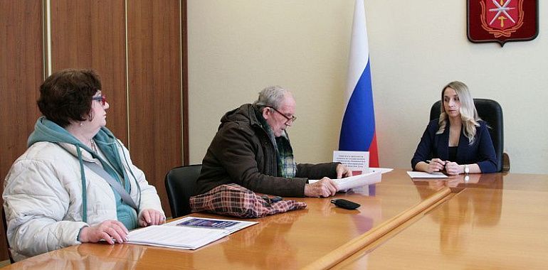 Депутат-коммунист Светлана Белоус провела приём граждан